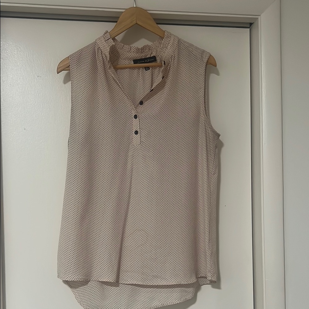 Sleeveless Blouse with Ruffled Collar